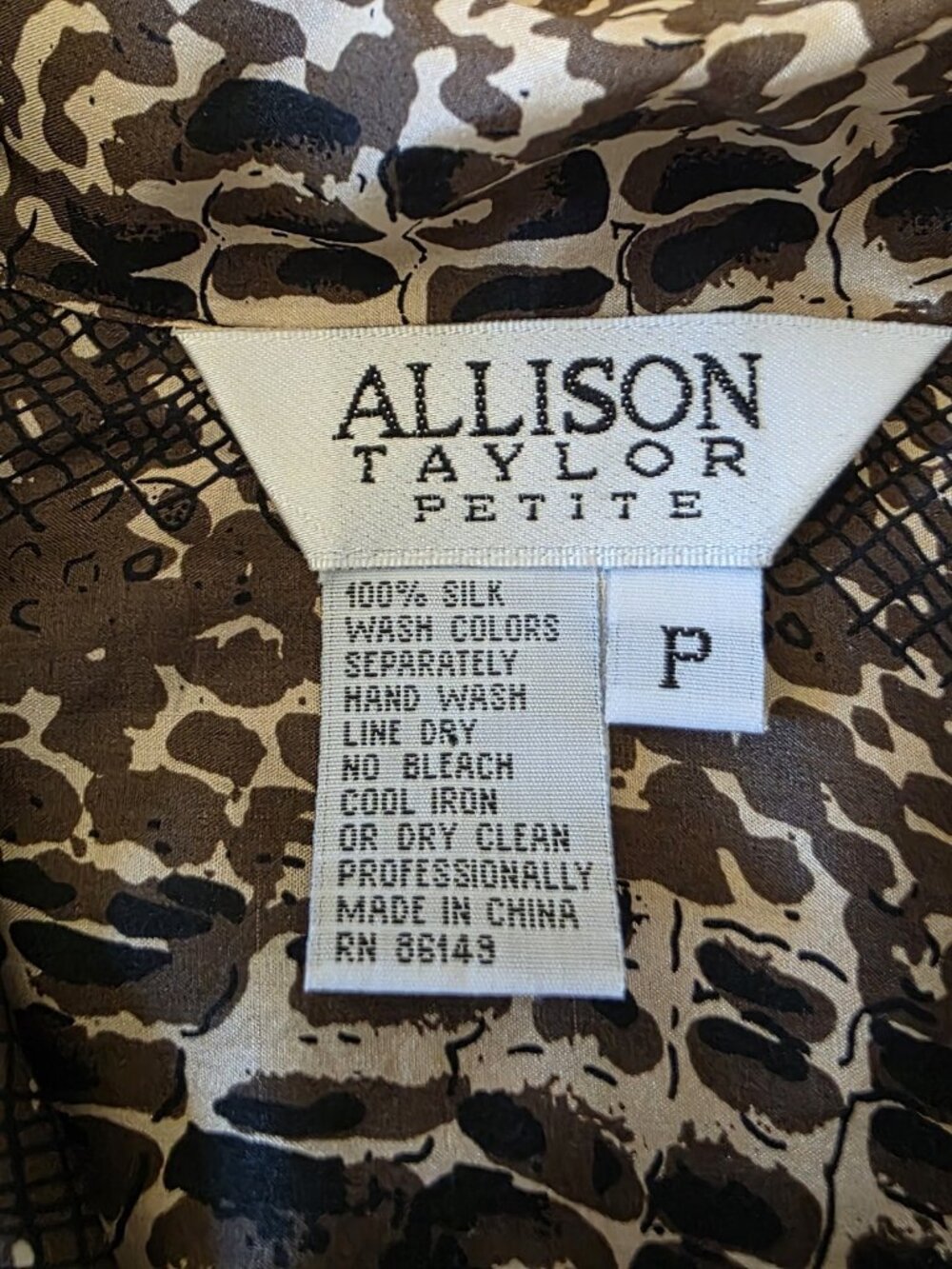 Allison Taylor Petite 100% Silk Blouse Animal Print Python Leopard PM - Picture 8 of 13